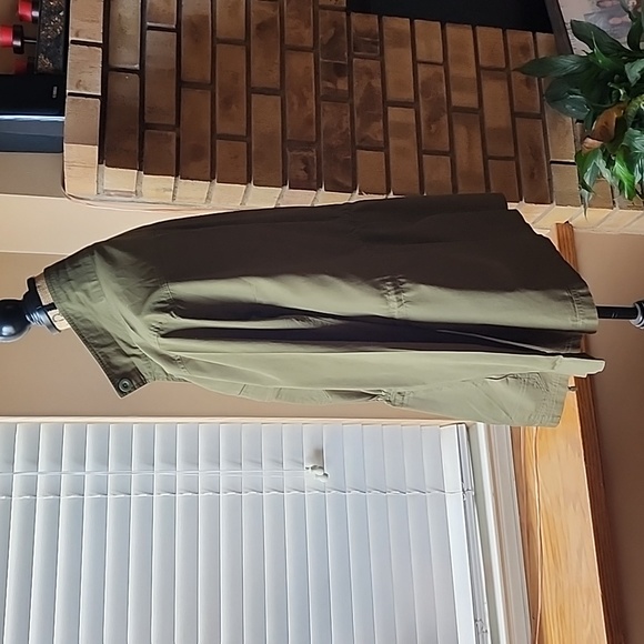 Army Green Light weight Jacket (Like New Condition) - Picture 9 of 12